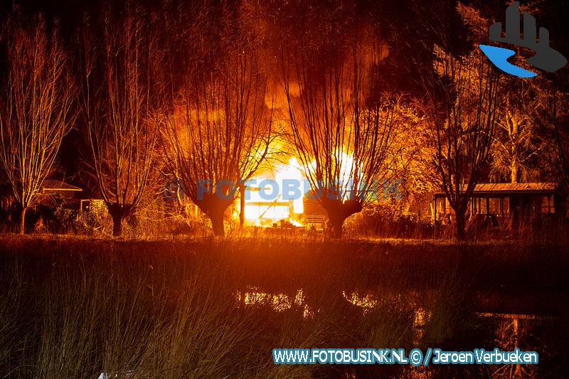 Uitslaande brand bij Volkstuinvereniging Het Vlijpark in Dordrecht