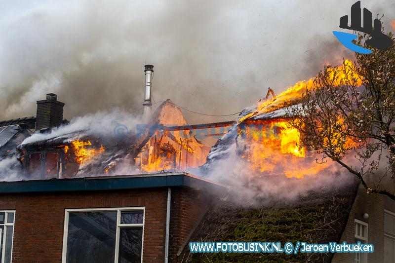 Uitslaande brand verwoest woonboerderij in Hoornaar