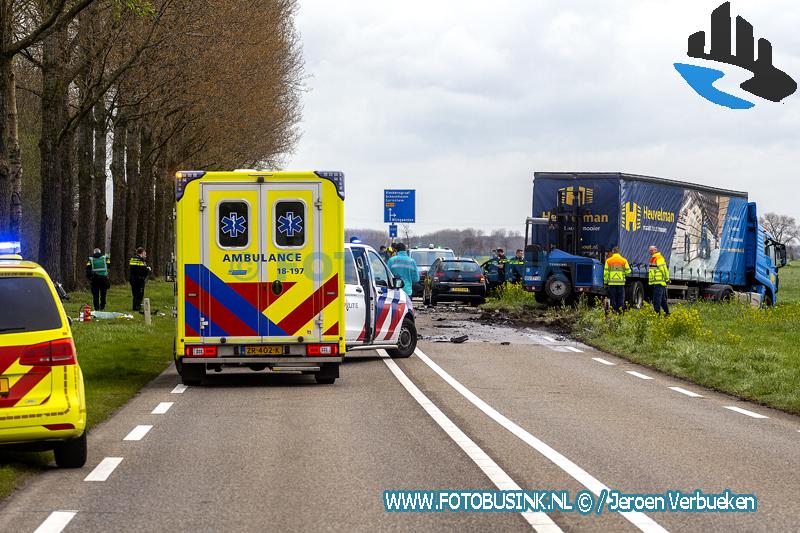 Dodelijk ongeval N214 Wijngaarden Auto en vrachtwagen klappen frontaal elkaar