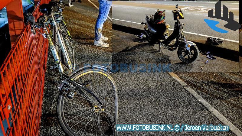 Fietser en scooter botsen frontaal op elkaar op de Zwijndrechtsebrug