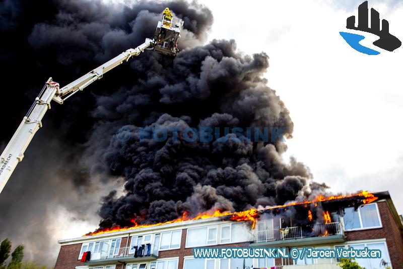 Zeer grote brand portiekflat in brand Troelstraweg Dordrecht.