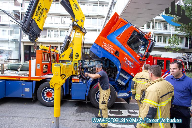 Brandweer opgeroepen voor vrachtwagen in brand aan de Hellingen in Dordrecht