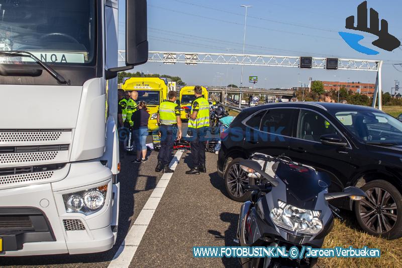 Motorrijder flink gewond na ongeval met auto op de A15 bij Hardinxveld-Giessendam
