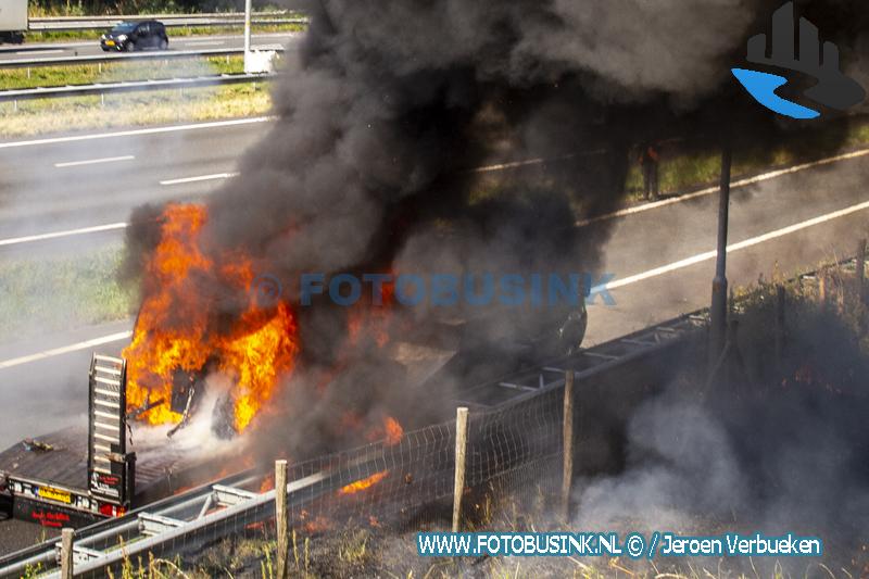 Grasmaaier op trailer vliegt in brand A16 Dordrecht