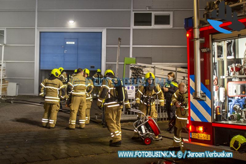 VIDEO – Brand in bedrijfspand aan De Veldoven in Hendrik-Ido-Ambacht