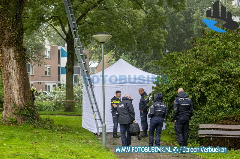 Man overleden na val van hoogte tijdens reddingspoging om vogel uit boom te halen