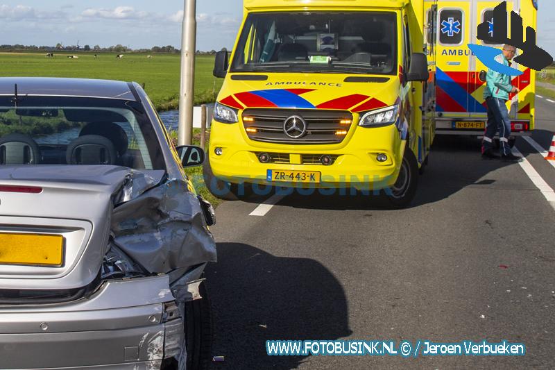 Vrachtwagen botst op personenauto op de N481 bij Oud-Alblas