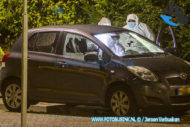 Man in Dordrecht overleden nadat auto wordt doorzeefd door meerdere kogels