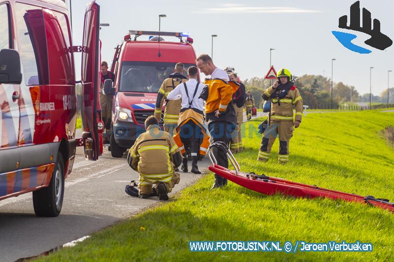 Hulpdiensten treffen overleden vrouw in rivier De Lek bij Streefkerk aan