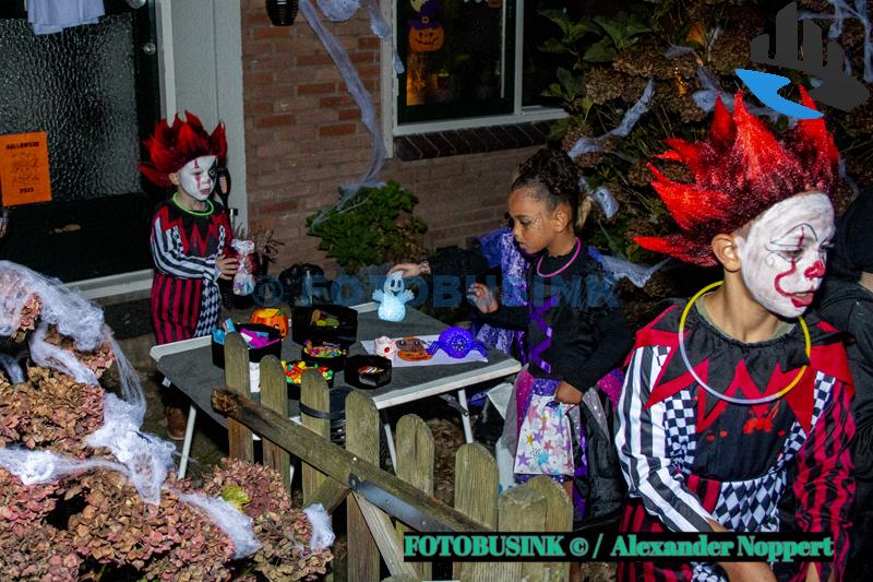 Kinderen genieten in Boven-Hardinxveld van Halloween