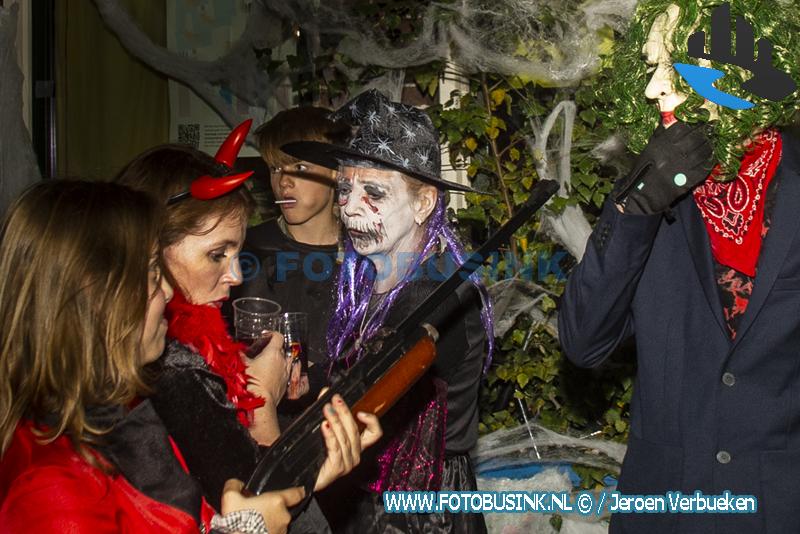 Griezeltoer in Halloweenhuis aan de Huygensstraat in Dordrecht