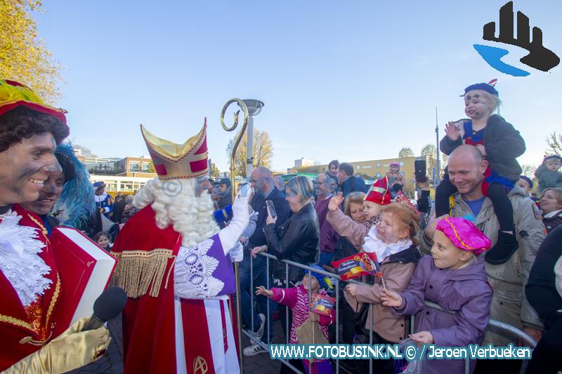 Sinterklaas bezoekt winkelcentrum Crabbehof in Dordrecht Super druk