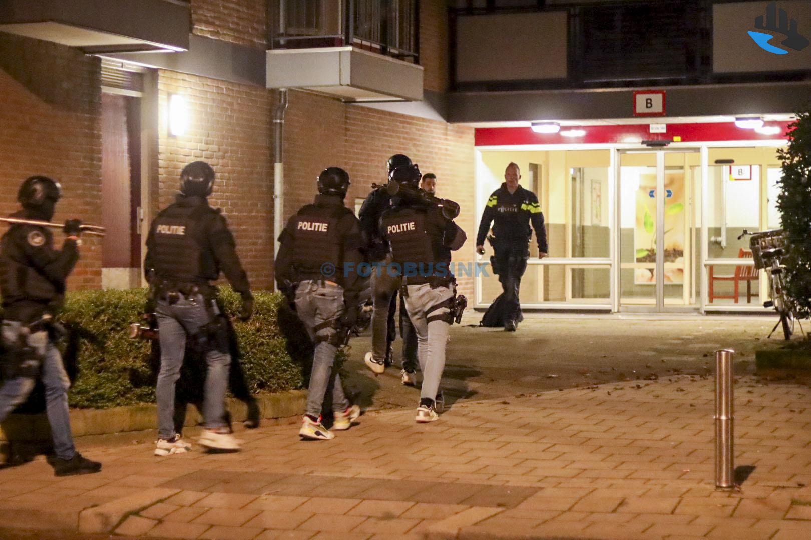Politie doet inval aan de Vorinklaan in Dordrecht