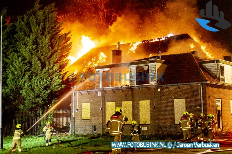 Zeer grote brand aan de Lindtsebenedendijk in Zwijndrecht Grip 2