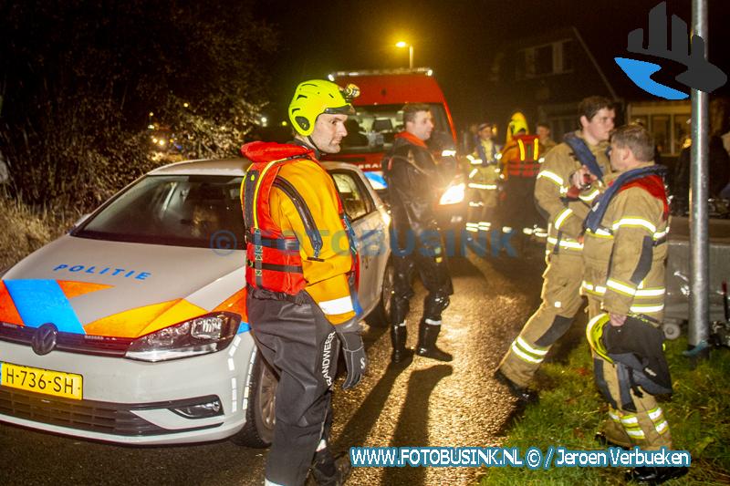 Hulpdiensten massaal opgeroepen voor zoektocht naar drenkeling in water langs het treinspoor in Dordrecht