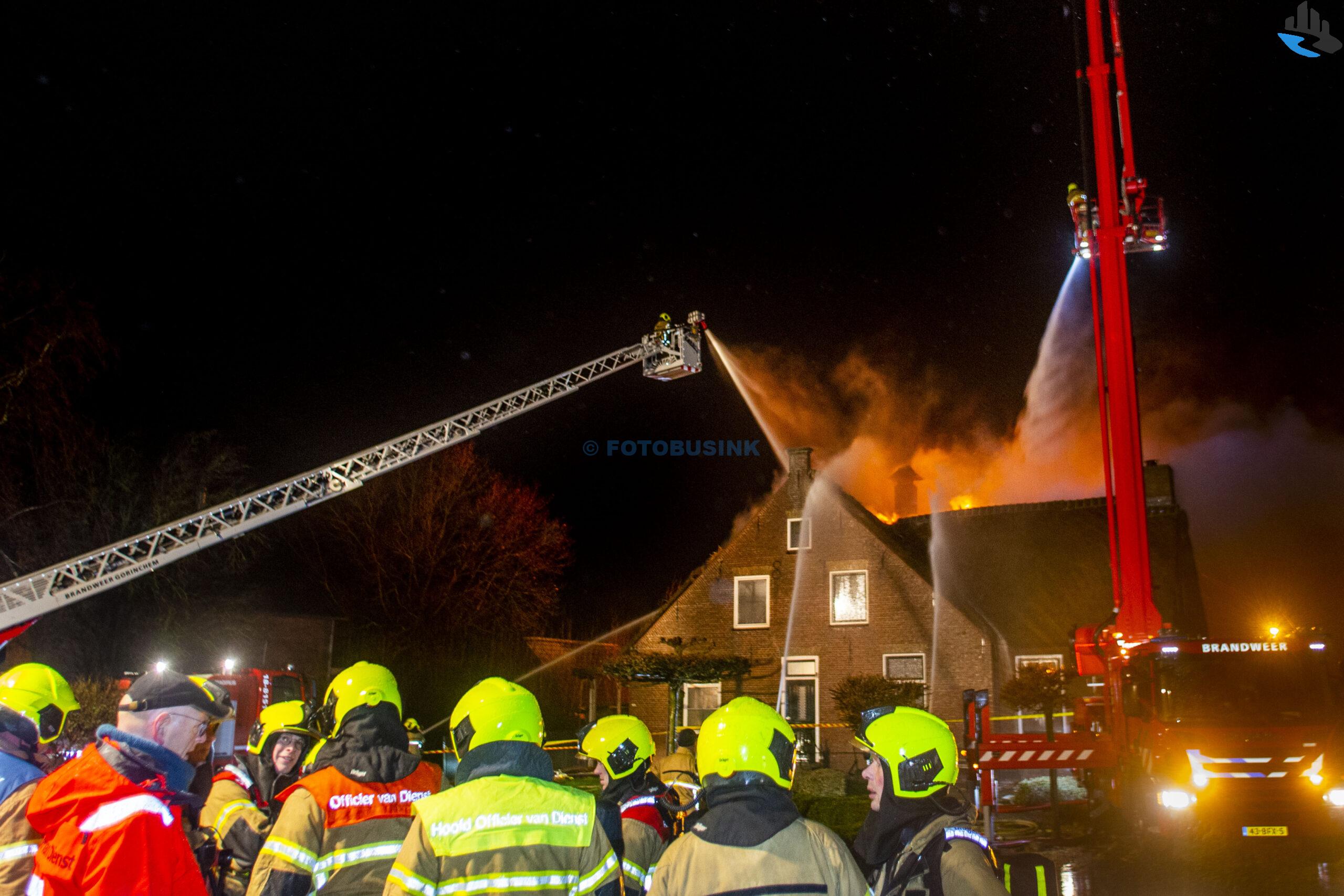 Grote brand verwoest woonboerderij in Noordeloos