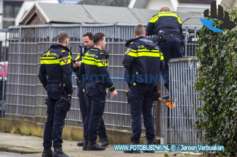 Politie druk met huisbezoeken in de wijk Crabbehof te Dordrecht