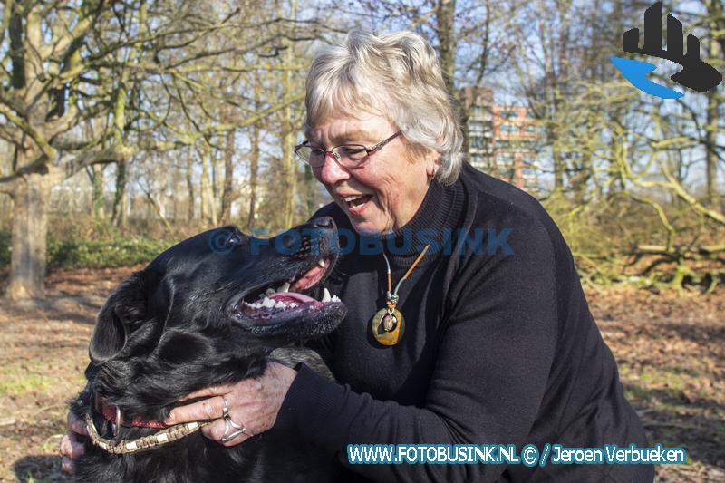 Mr. Frank Visser legt buurman Rupert in Dordtse wijk Sterrenburg het 'zwijgen' op