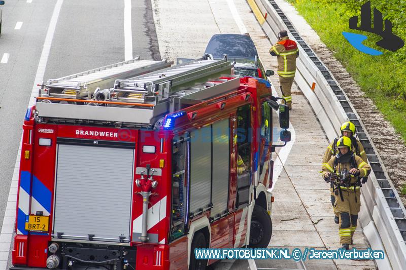 Brandweer opgeroepen voor een autobrand op de Rijksweg A16 bij Dordrecht