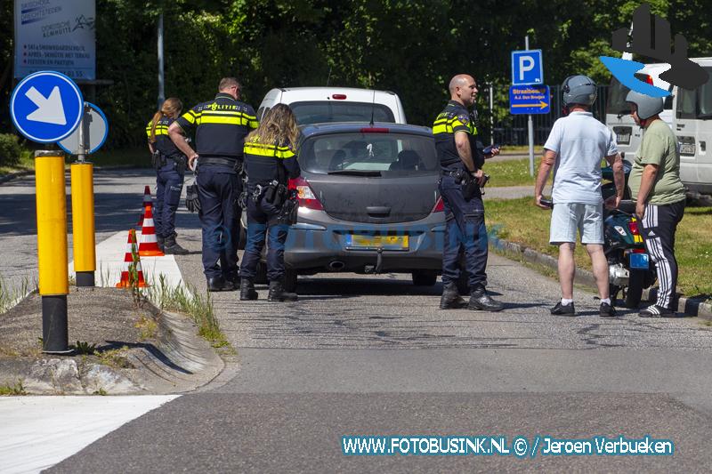 Politiecontrole op de Baanhoekweg in Dordrecht