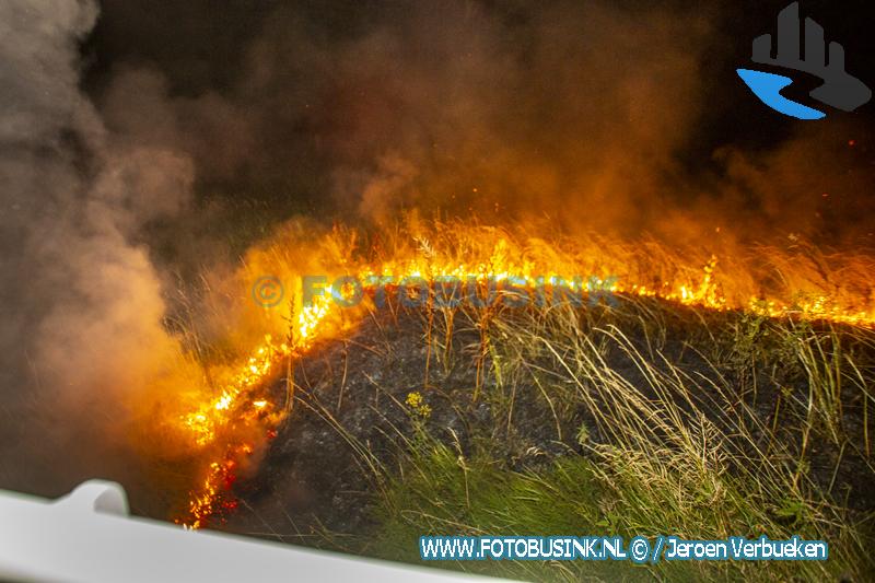 Flinke buitenbrand langs de N3 in Dordrecht