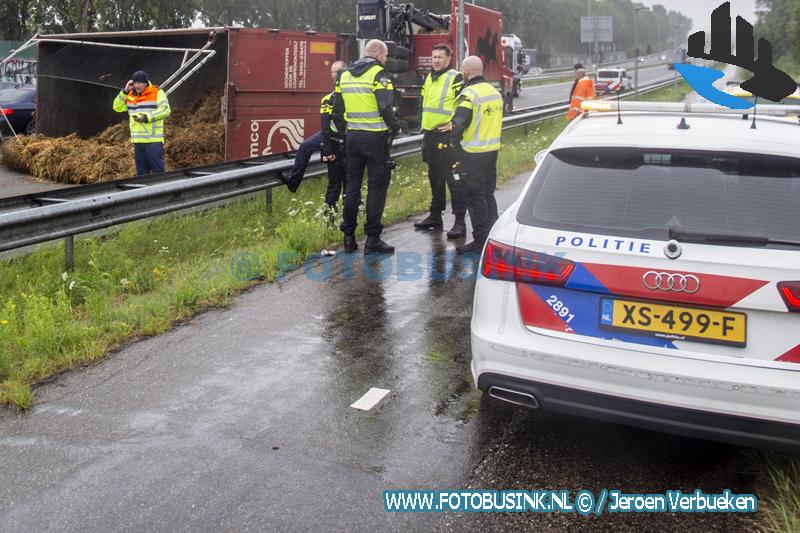 https://drechtstedenvandaag.nl/aanhanger-van-vrachtwagen-met-paardenmest-kantelt-op-n3-in-dordrecht/