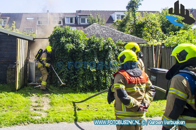 Jonge vissers ontdekken brand in tuinhuis aan de Weerdestein en beginnen te blussen met slootwater