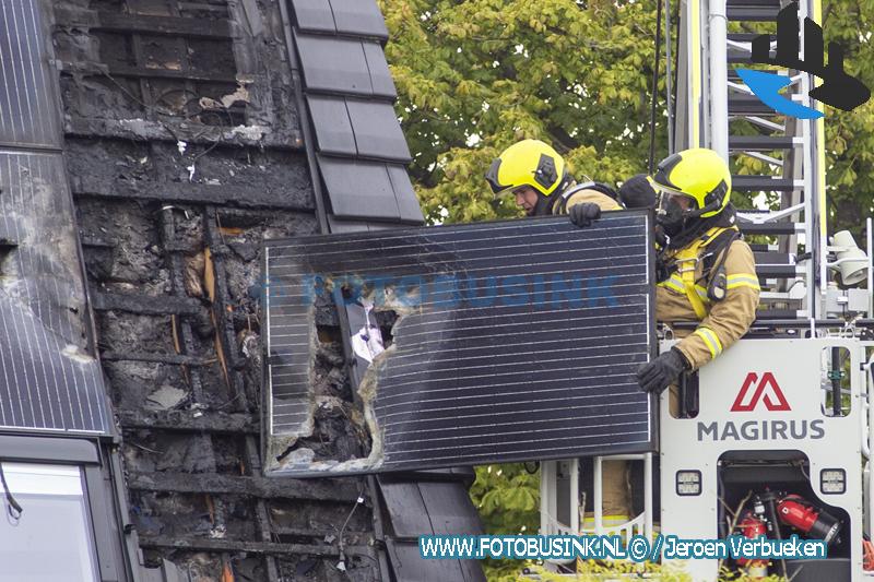 Zonnepanelen in brand op aan de Kerkstraat in Bleskensgraaf