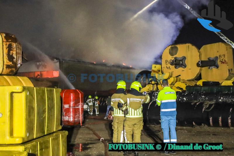 Grote brand verwoest loods in Werkendam