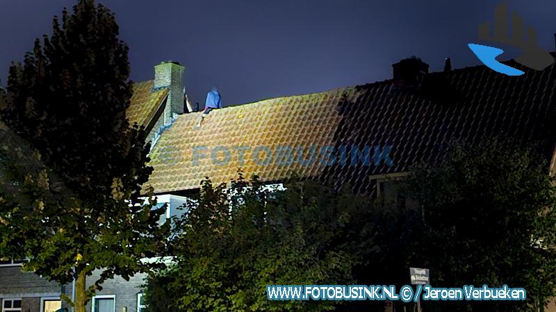 Onderhandelaar van de politie praat man van het dak af aan de Jozef Israelsstraat in Dordrecht