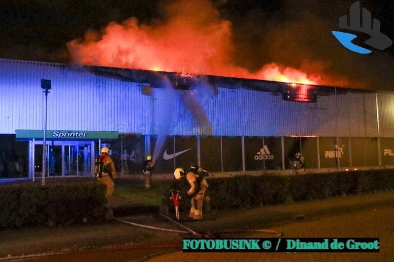 Grote uitslaande brand aan de Leeghwaterstraat in Sliedrecht