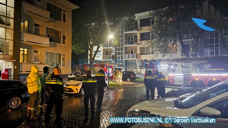 Bewoners portiekflat aan de Witte de Withstraat in Dordrecht vluchten huis uit door brand in het trappenhuis