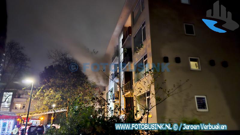 Moeder en kind vast op balkon bij grote brand in portiekflat aan de Witte de Withstraat in Dordrecht