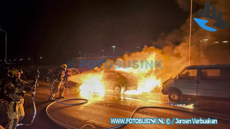 Auto verwoest door brand aan de Kerkeplaat voor Dordtse gevangenis