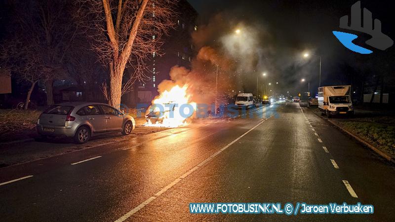 Al derde keer in korte tijd auto in brand gestoken aan de Maarten Harpertsz Trompweg in Dordrecht