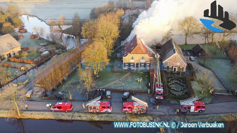Zeer grote brand in woonboerderij aan de Lage Giessen in Hoornaar