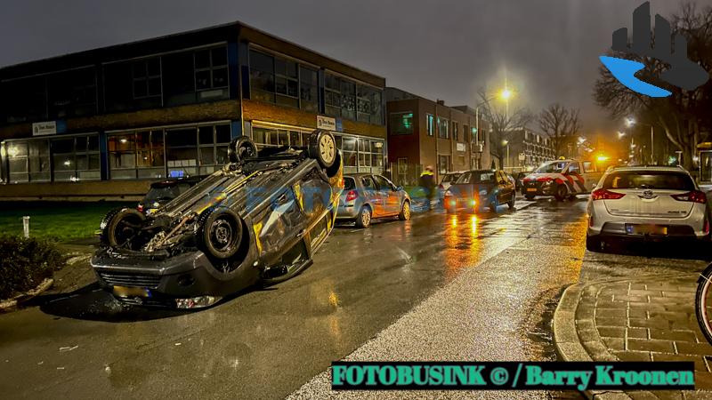 Auto belandt op zijn kop na ongeval op de Groen van Prinstererweg in Dordrecht