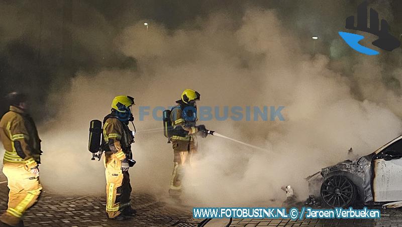 Auto verwoest door brand aan de Aalscholverstraat in Dordrecht