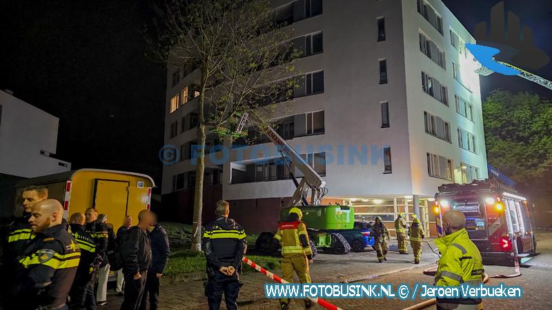 Appartementencomplex ontruimd tijdens brand aan het Van Ravesteyn-erf in Dordrecht