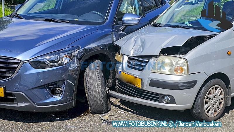 Ongeval tussen twee personenauto afrit N3 Copernicusweg in Dordrecht