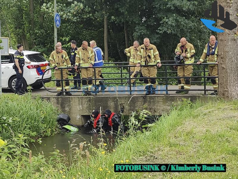 Hulpdiensten opgeroepen voor aangetroffen Deelscooter in sloot