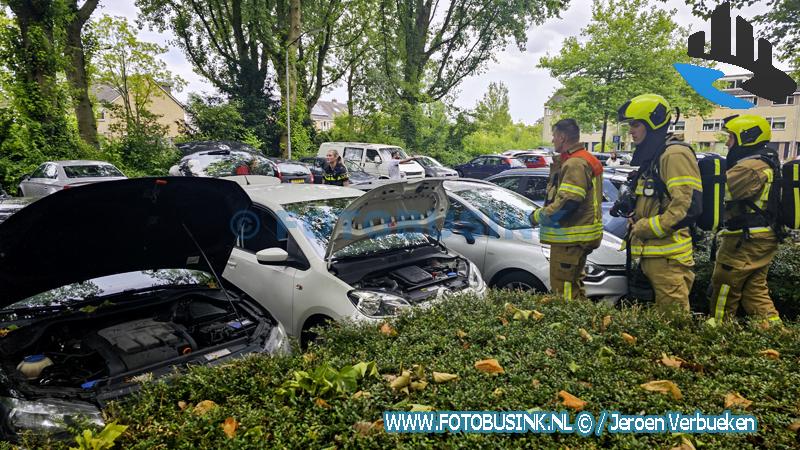 Brandweer opgeroepen voor een auto in brand aan de Regenboogstraat in Dordrecht
