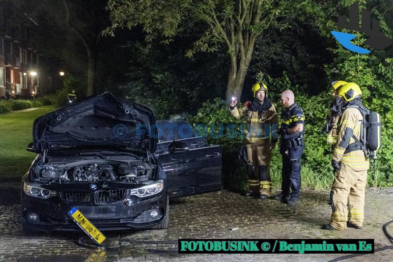 Auto in brand aan de Witte de Withstraat in Dordrecht