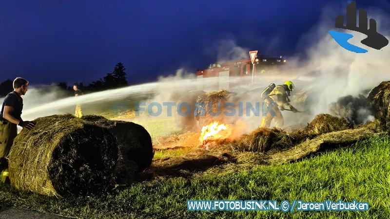 Hooibalen in brand aan de Wieldrechtse Zeedijk in Dordrecht