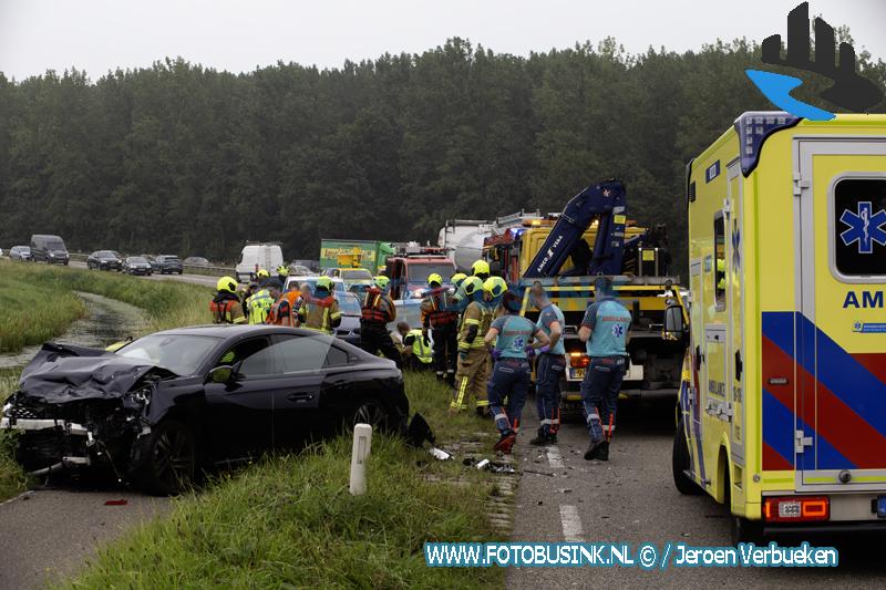 Dronken bestuurder richt ravage aan op de N214 bij Oud-Alblas