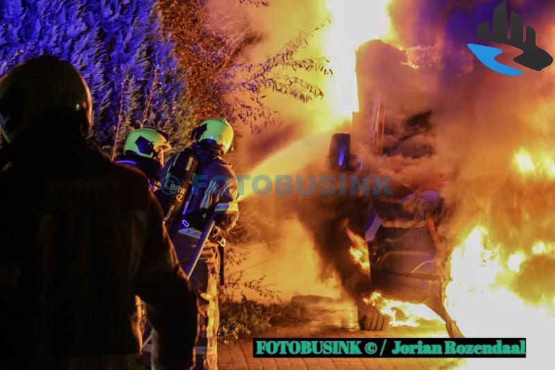 Brandweerwagen in brand gestoken aan de Baanhoek in Sliedrecht