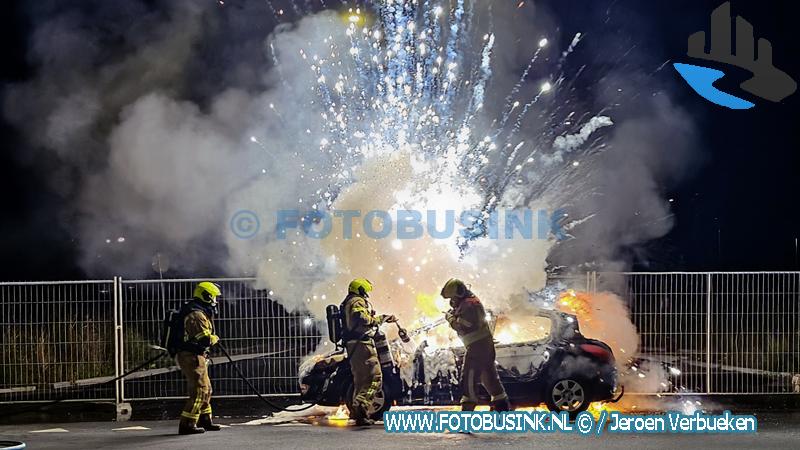 Auto verwoest door brand op Aquamarijnweg in Dordrecht