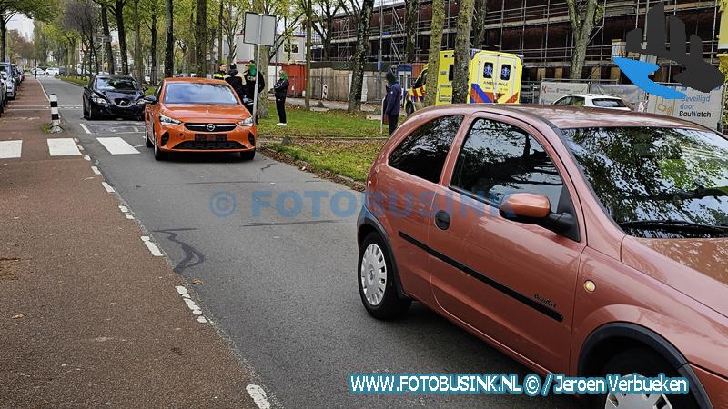 Ongeval met drie personenauto's op de Brouwersdijk in Dordrecht