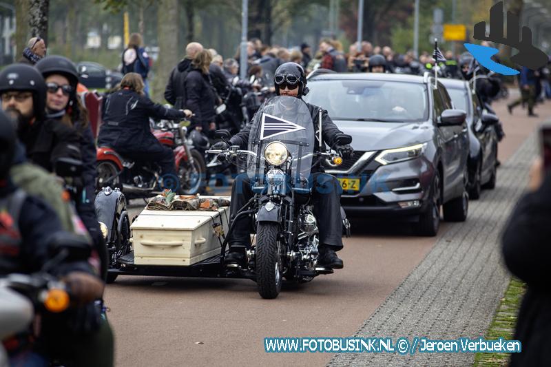 Meer dan 100 motoren bij uitvaart van geliefde Dordtenaar Han Ketelaar