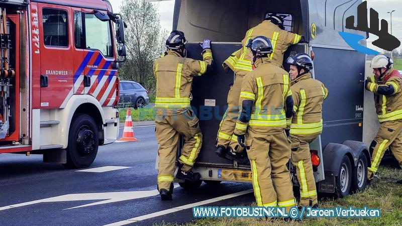 Paard omgevallen in trailer op de N3 in Papendrecht